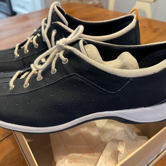 Naturalizer Pandora Navy soft buck sneaker size 11 Like new (Gently Used) - Picture 2 of 4